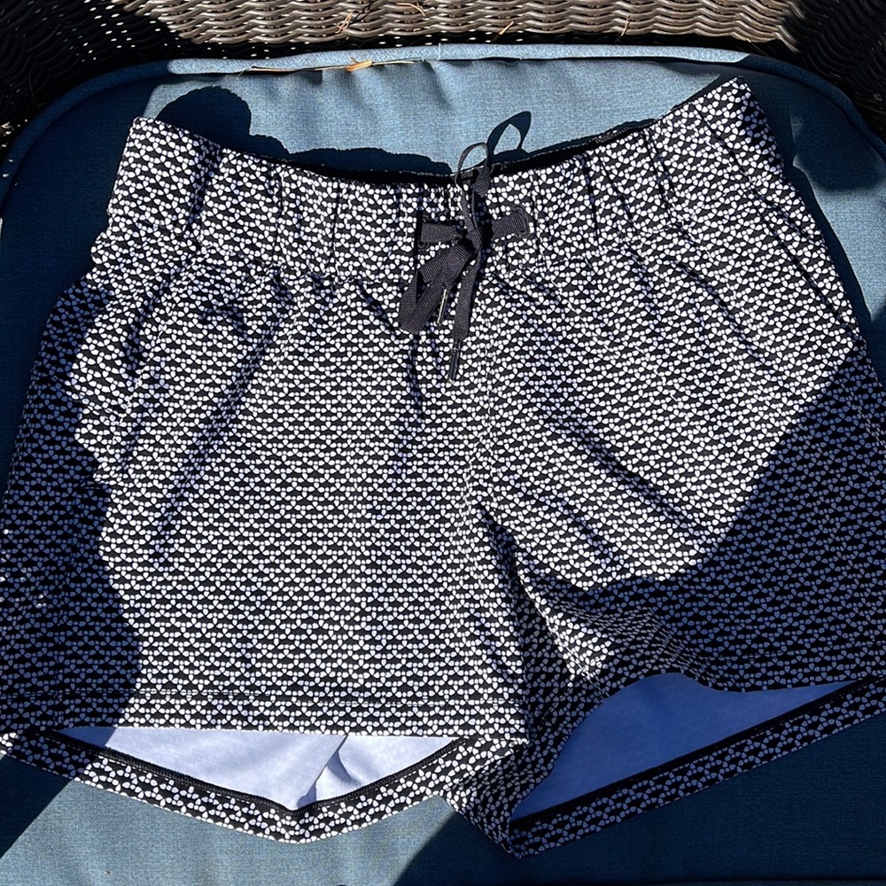 LuLuLemon shorts size 6 NEVER WORN